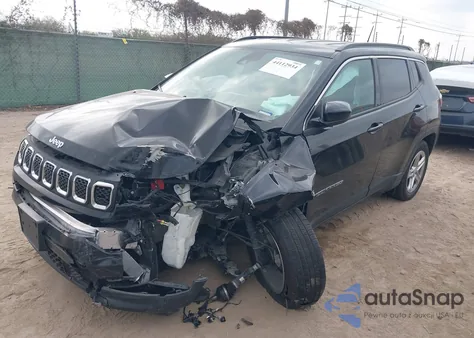 2024 Jeep Compass Latitude 4X4 z USA, uszkodzony, nr VIN 3C4NJDBN4RT603679